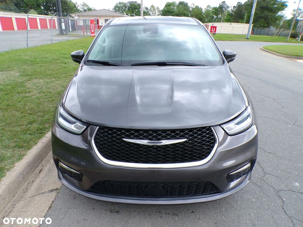 Chrysler Pacifica - 2