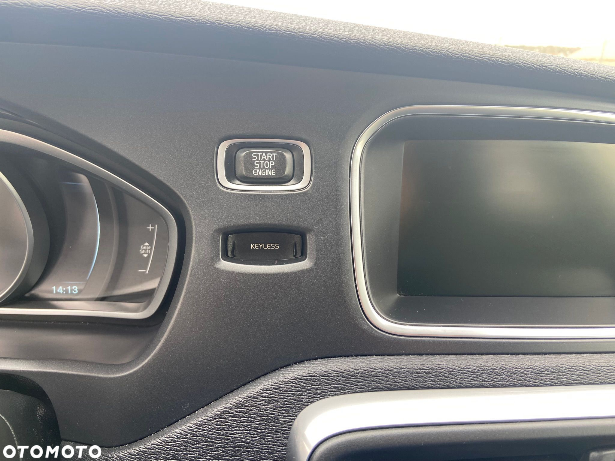 Volvo V40 D2 R-Design - 8