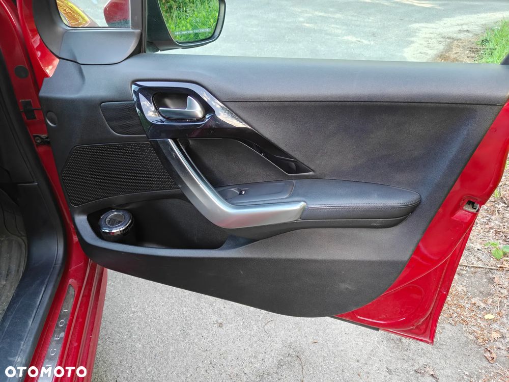 Peugeot 208 - 10