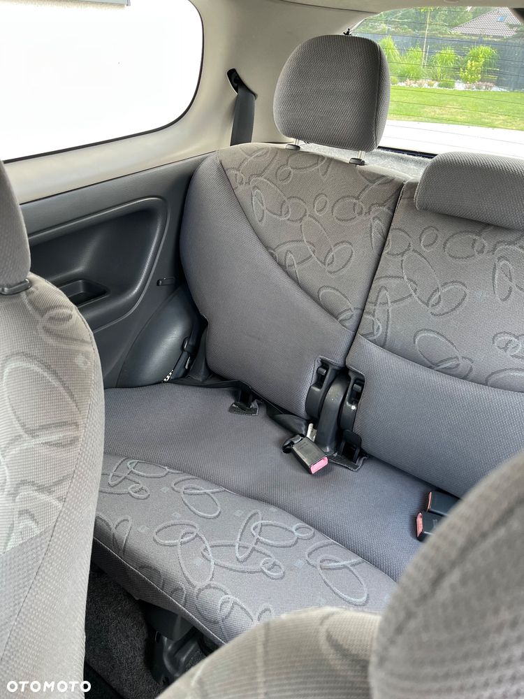 Toyota Yaris - 17