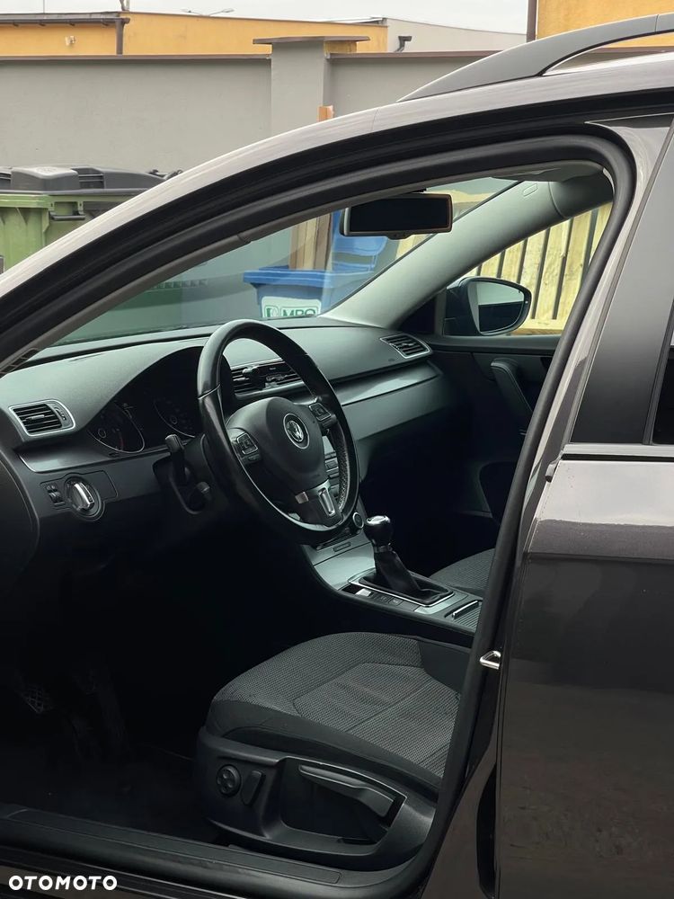 Volkswagen Passat 2.0 TDI Comfortline - 6