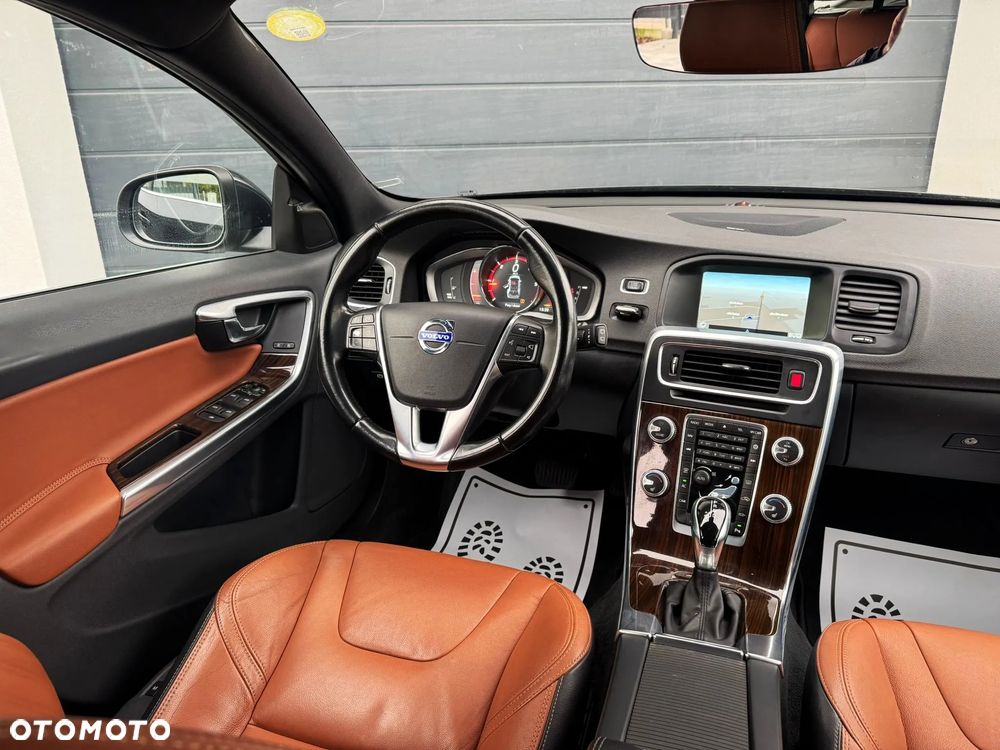 Volvo V60 D4 Geartronic Summum - 25