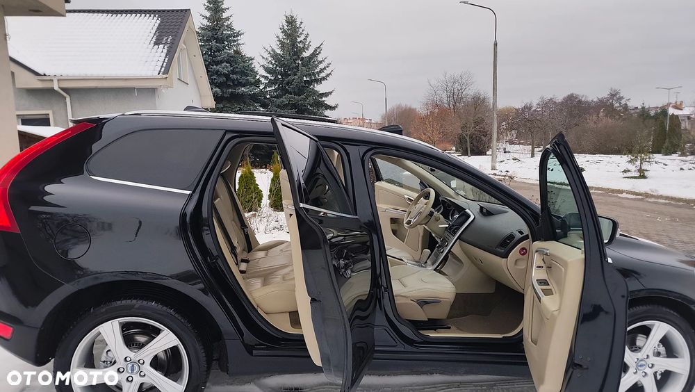 Volvo XC 60 D5 AWD RDesign - 32