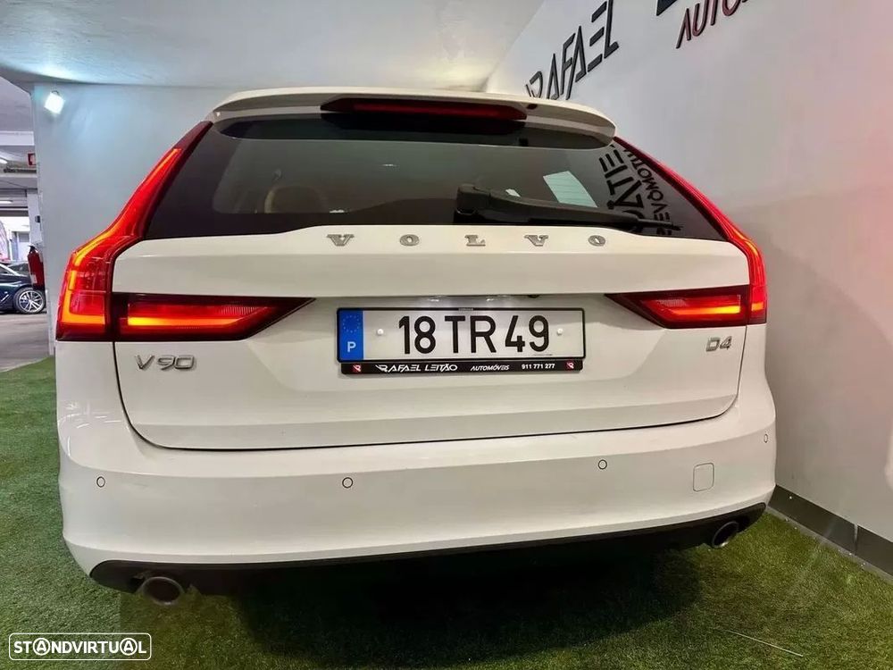 Volvo V90 2.0 D4 Momentum Geartronic - 9