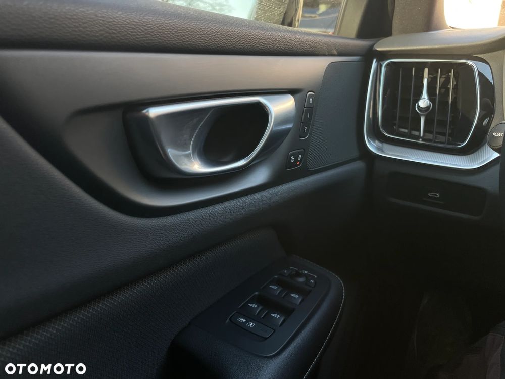 Volvo S60 B5 B R-Design - 16