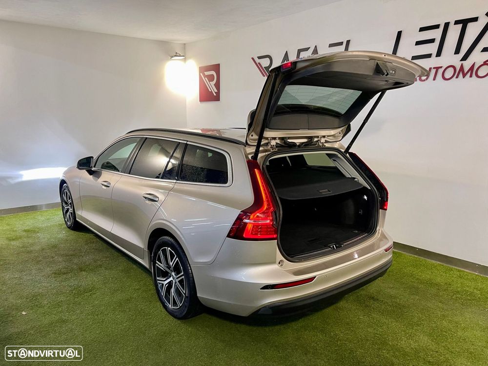 Volvo V60 2.0 B4 Momentum Geartronic - 29