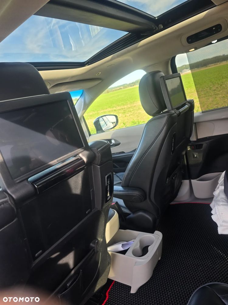 Chrysler Pacifica - 16