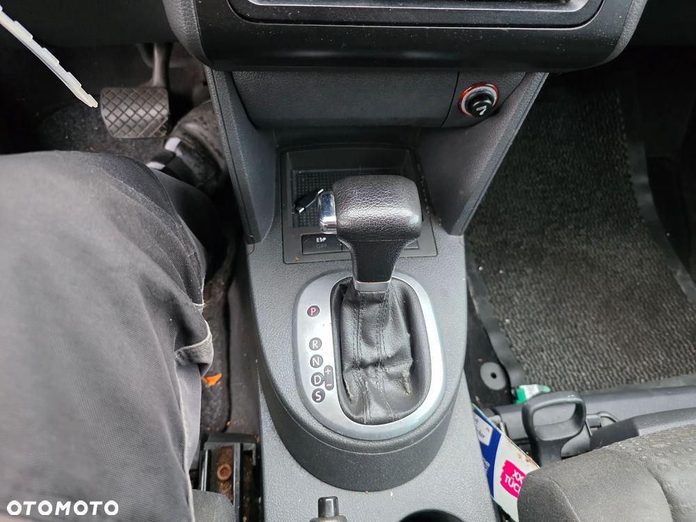 Volkswagen Touran 1.6 FSI - 21