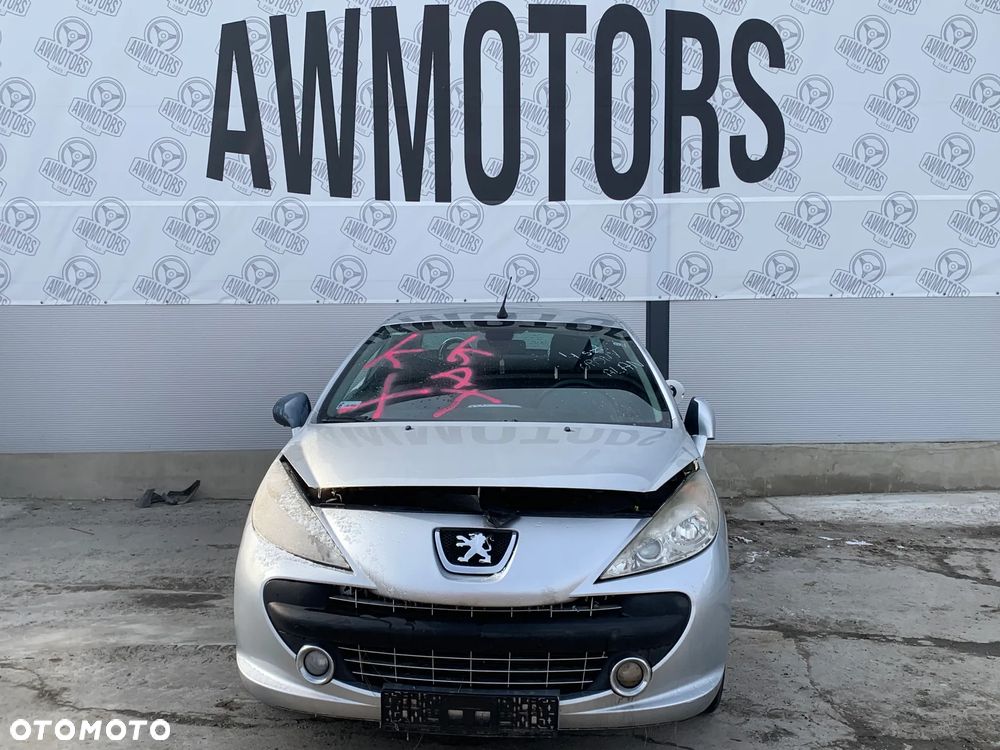 PEUGEOT 207 2008 *SAMOCHÓD NA CZĘŚCI* 4051  MASKA, LAMPA, DRZWI, LUSTERKO, ZDERZAK, GRILL, BŁOTNIK, KLAPA, BELKA, DESKA, FOTELE, KANAPA, ĆWIARTKA KIEROWNICA, TARCZE, ZACISKI, ZAWIESZENIE, KOMPLETNY PRZÓD, KOMPLETNY TYŁ, LICZNIK, ZEGARY, PRAWE LEWE PRZÓD TYŁ - 4