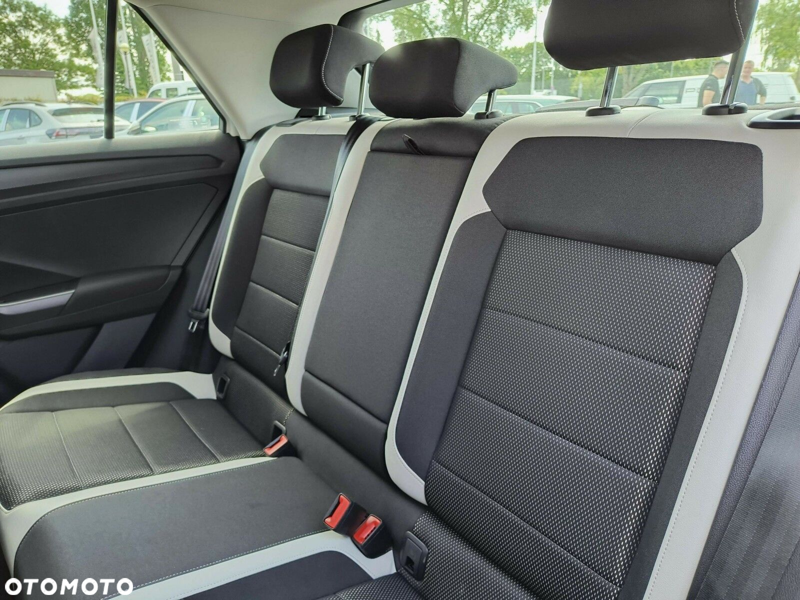 Volkswagen T-Roc - 23