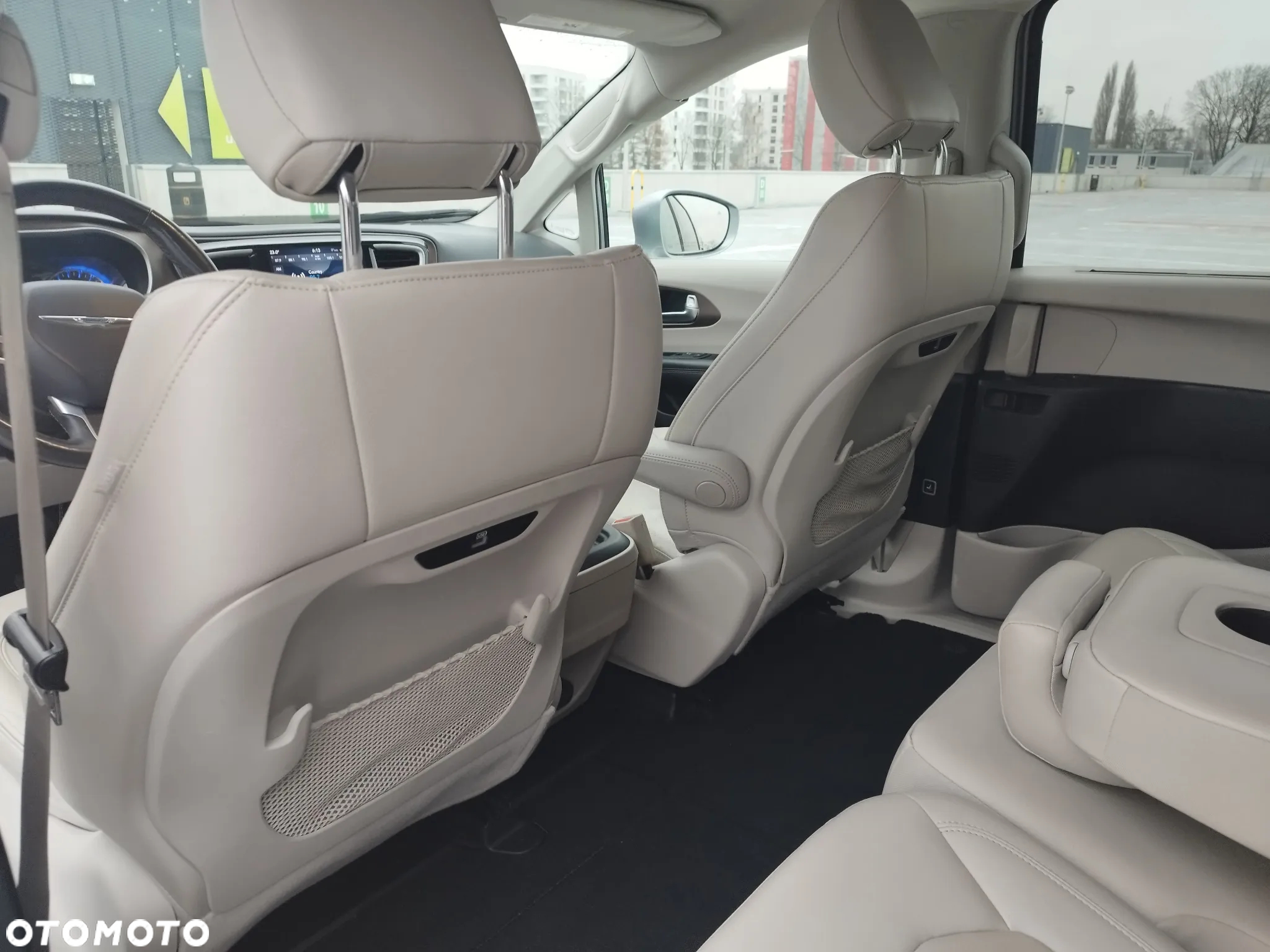 Chrysler Pacifica - 16