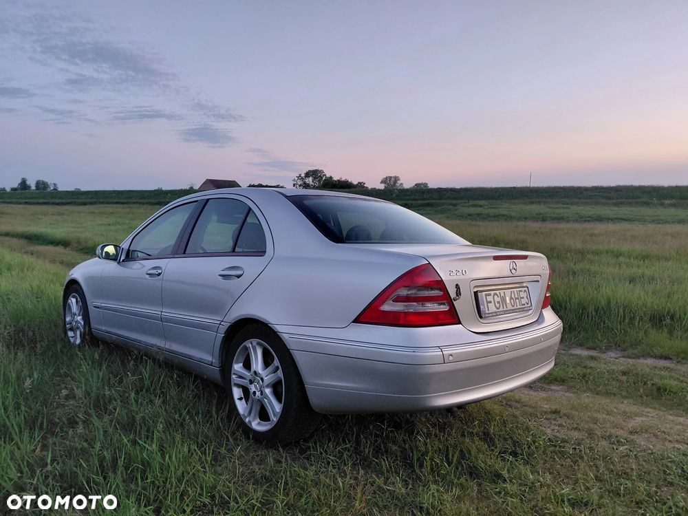 Mercedes-Benz Klasa C 220 CDI Elegance - 28