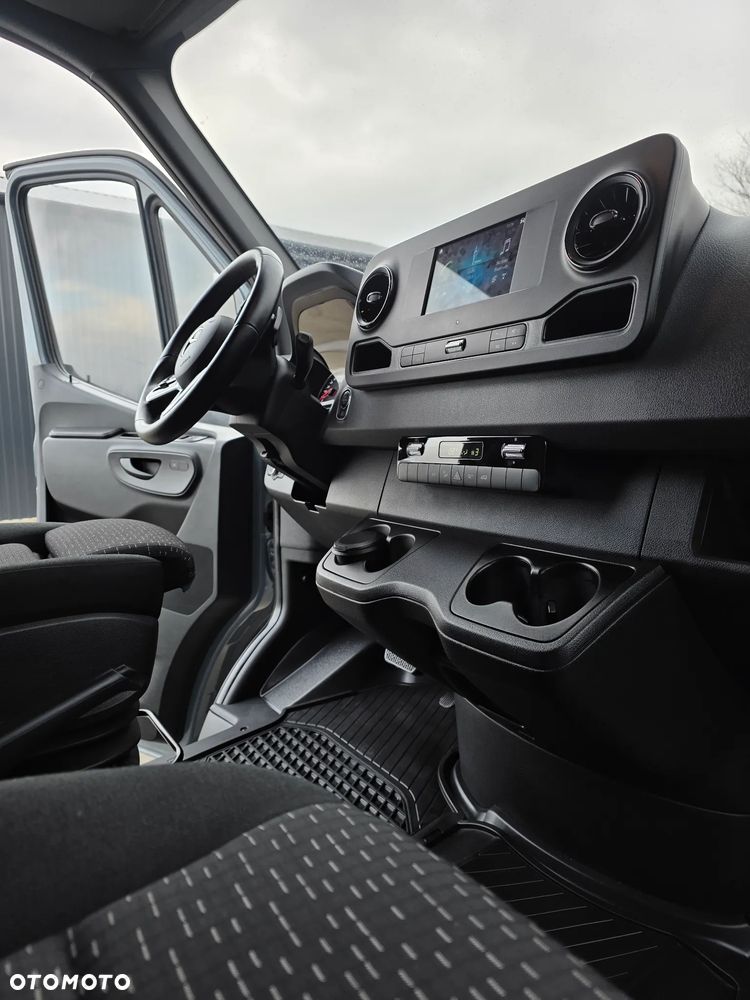 Mercedes-Benz Sprinter - 13