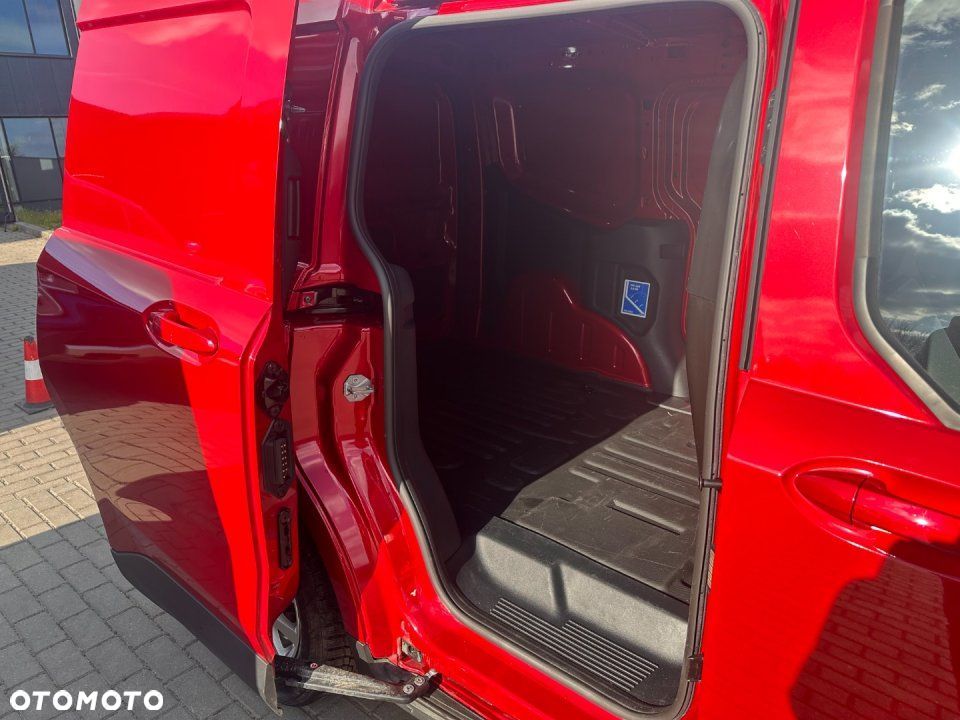 Ford Transit Courier - 11