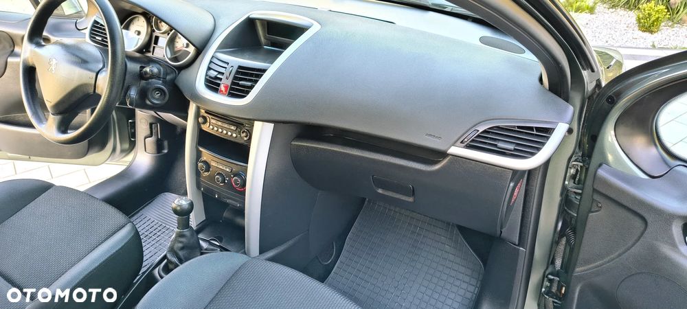 Peugeot 207 - 21