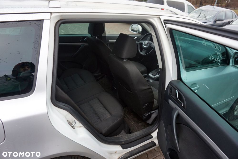 SKODA OCTAVIA II LIFT KOMBI 2010 9156 1.4 TSI CAXA 122KM MPH SREBRNY na części - 12