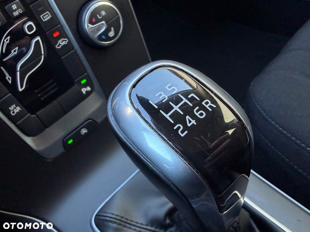 Volvo V40 D2 Drive-E Momentum - 27