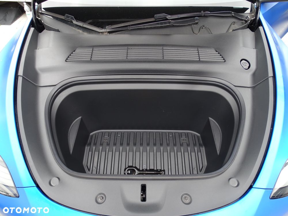 Tesla Model Y Long Range Dual Motor AWD - 26