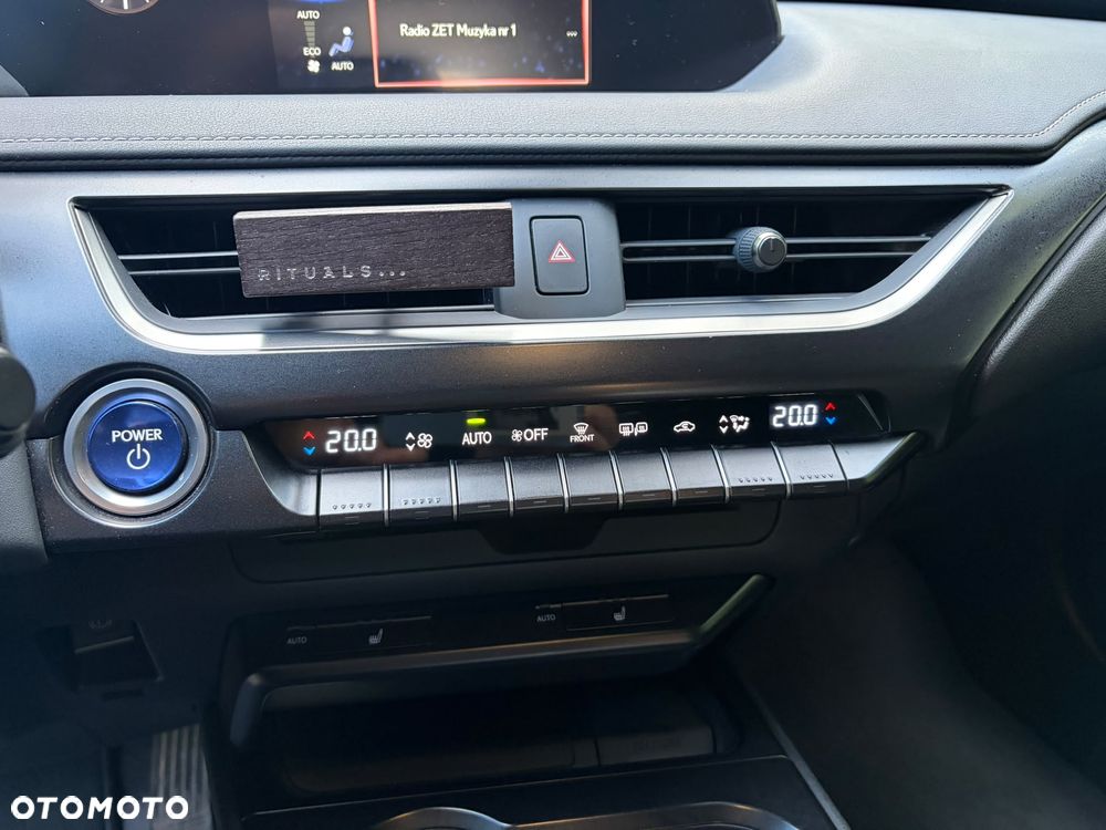 Lexus UX - 25