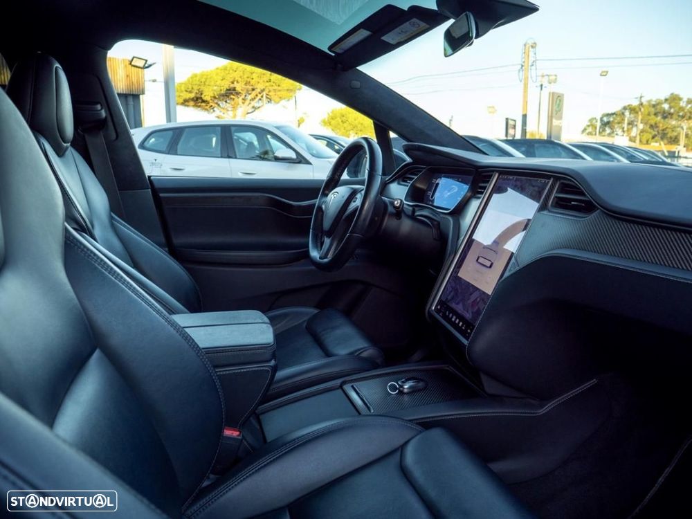 Tesla Model X - 18