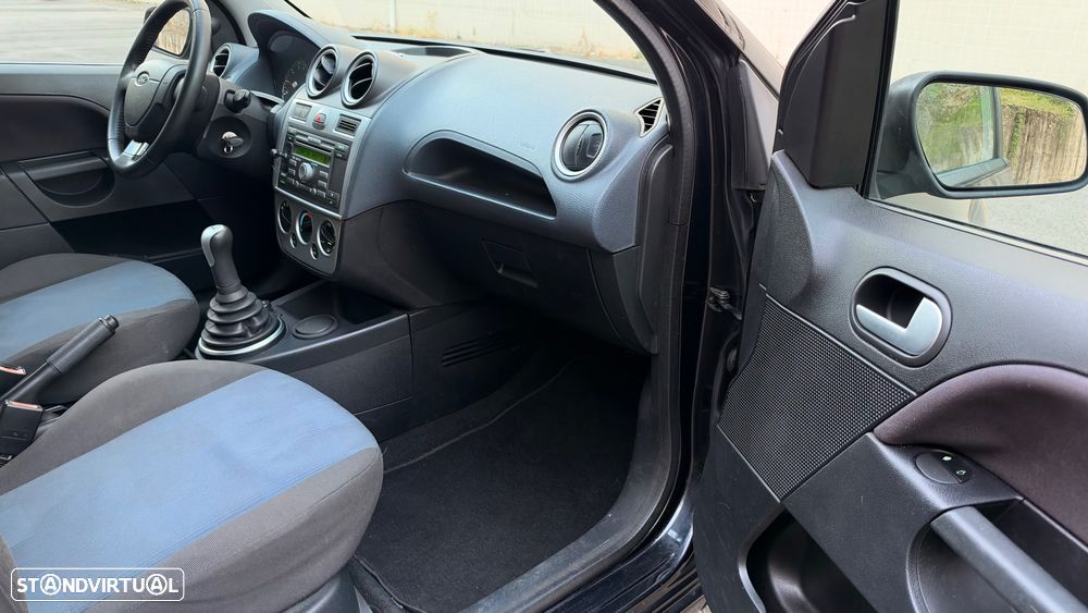 Ford Fiesta 1.25 Ghia - 34