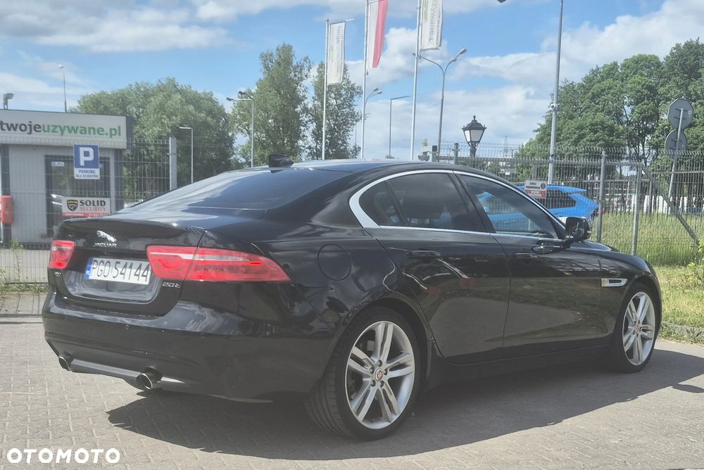 Jaguar XE 2.0 T Pure - 8