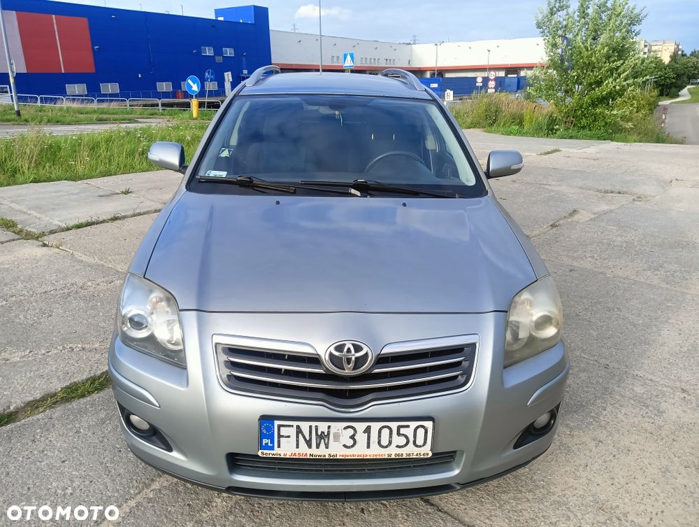 Toyota Avensis - 1