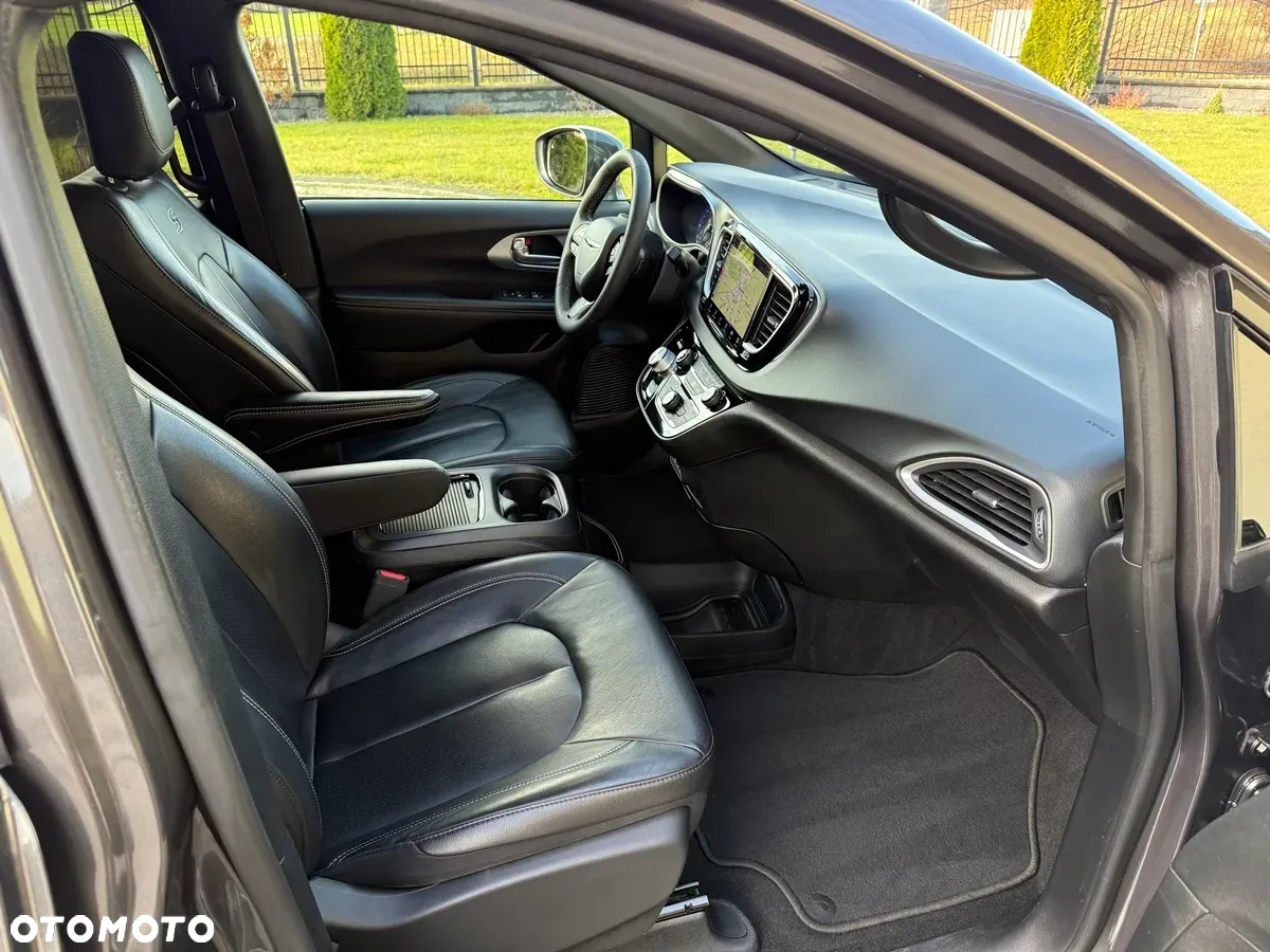 Chrysler Pacifica - 30