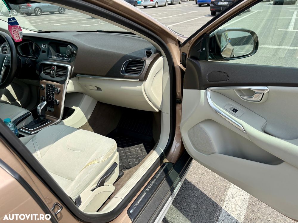 Volvo V40 D3 Aut Momentum - 4
