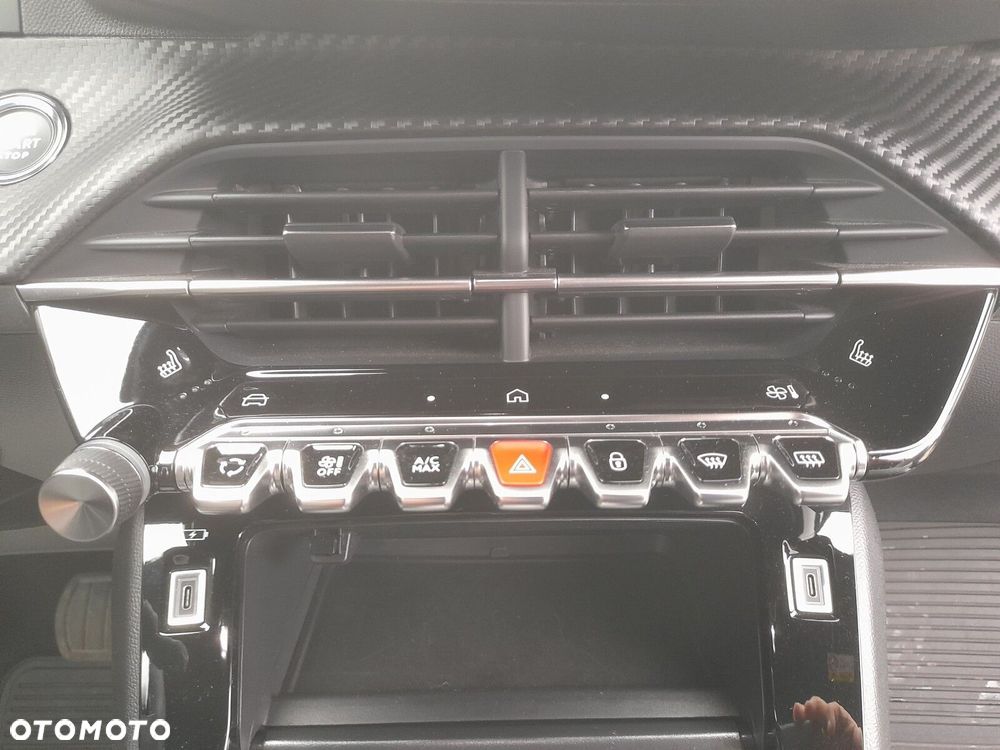 Peugeot 2008 1.2 PureTech Allure S&S EAT8 - 29