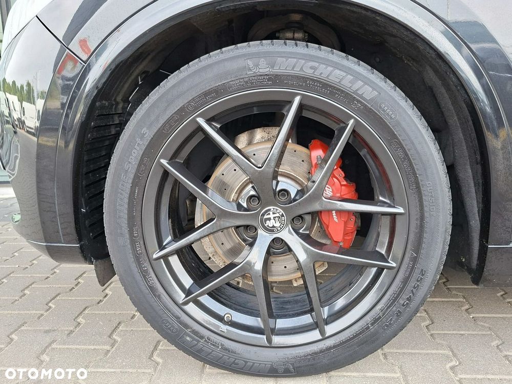 Alfa Romeo Stelvio - 2