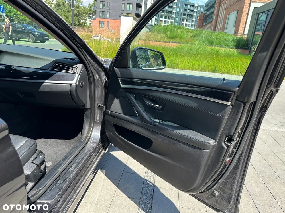 BMW Seria 5 520d - 24