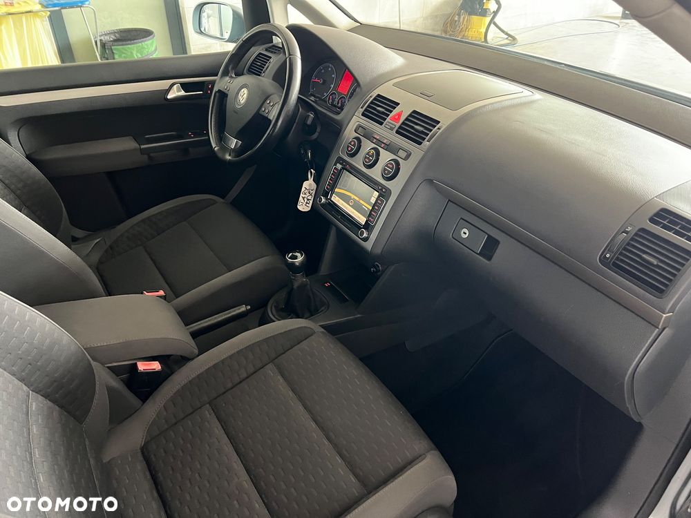Volkswagen Touran 2.0 TDI DPF BlueMotion Technology Comfortline - 23