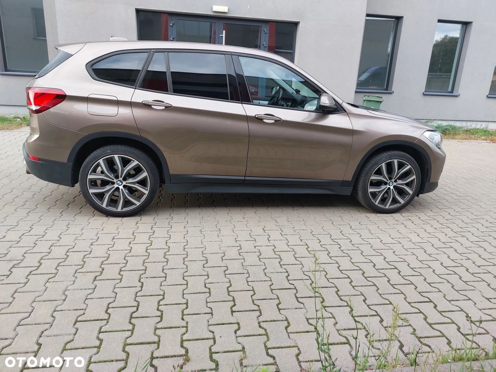 BMW X1 xDrive20i GPF Sport Line sport - 4