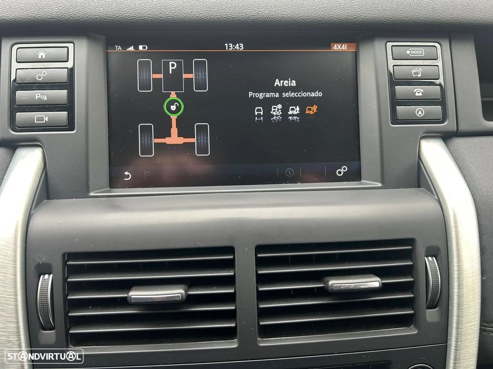 Land Rover Discovery Sport 2.0 TD4 HSE Auto - 32