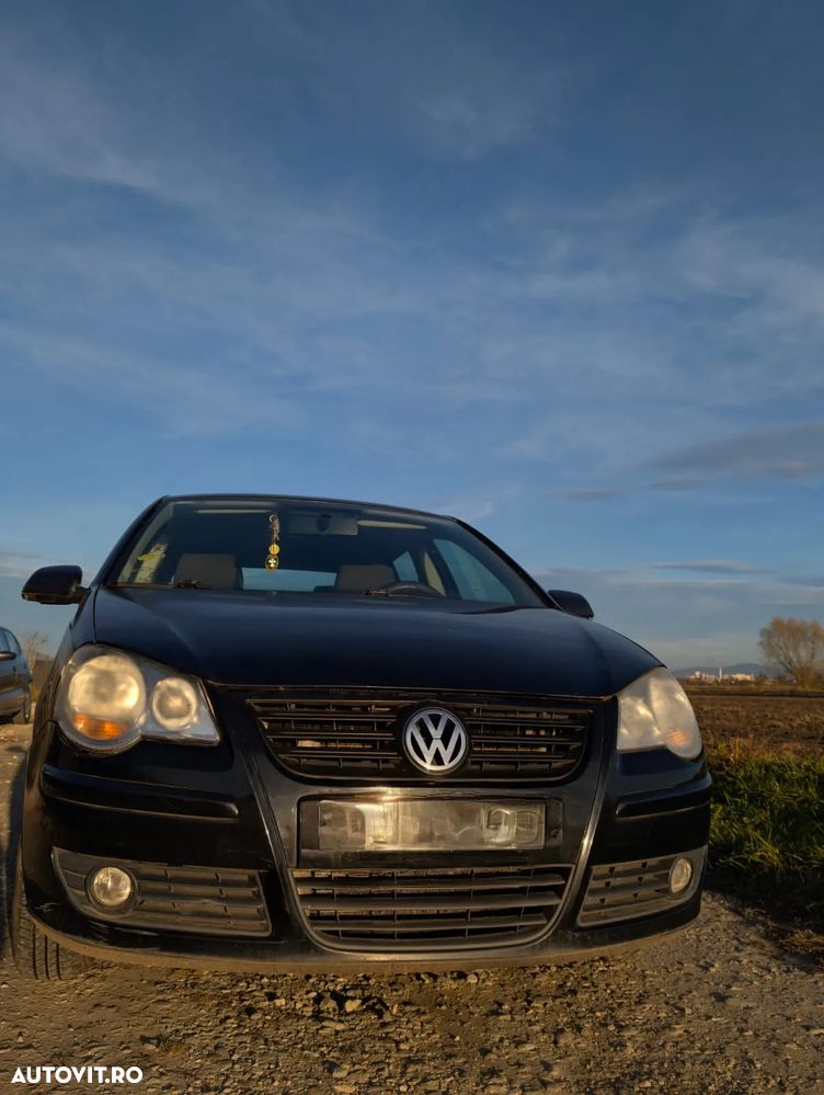 Volkswagen Polo 1.2 Attractive - 1