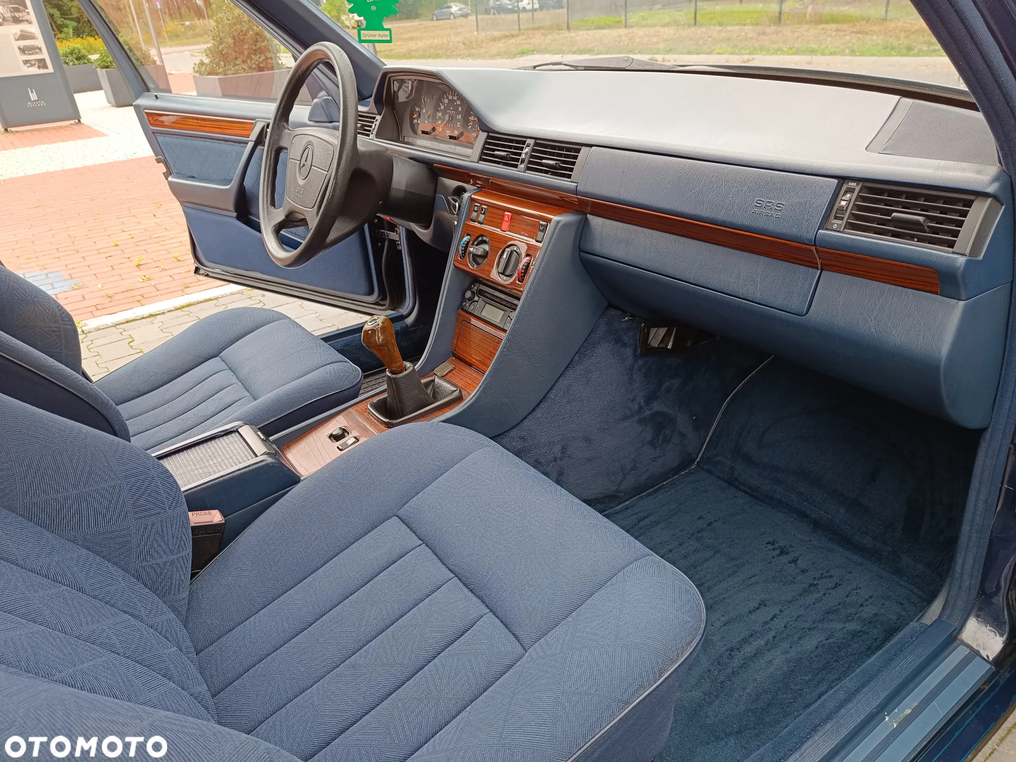Mercedes-Benz Klasa E 200 - 7