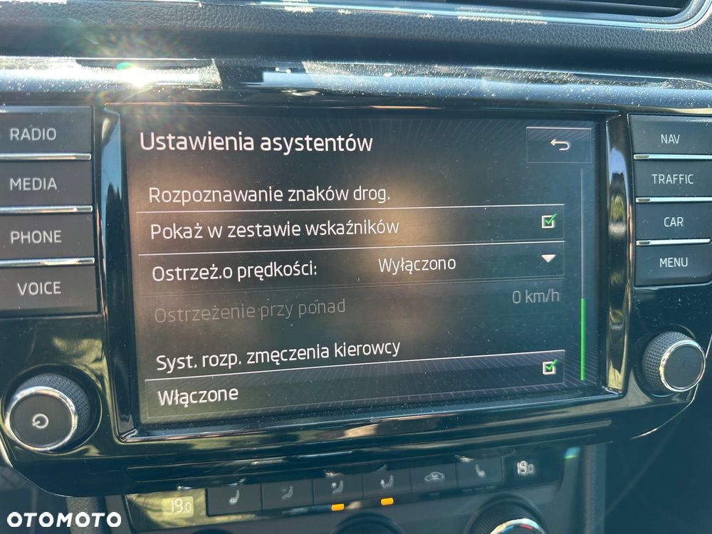 Skoda Superb 2.0 TDI DSG Ambition - 28