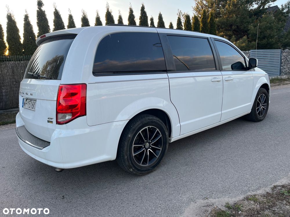 Dodge Grand Caravan - 11