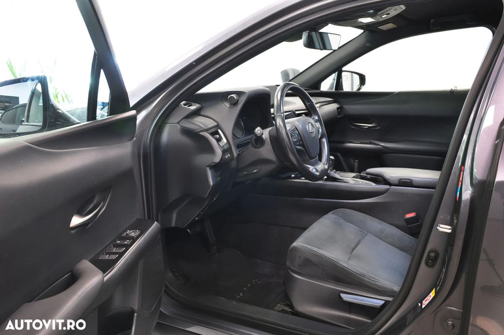Lexus UX 250h FWD Executive - 7
