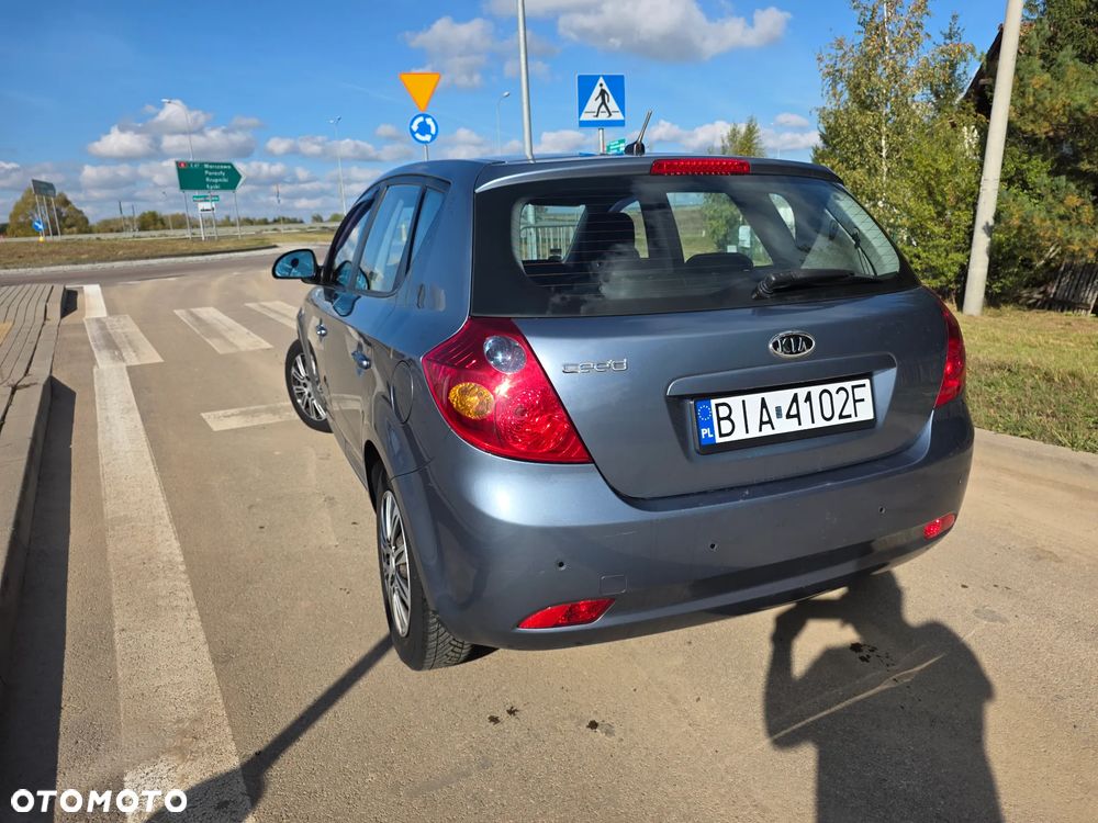 Kia Ceed 2007 photo 3