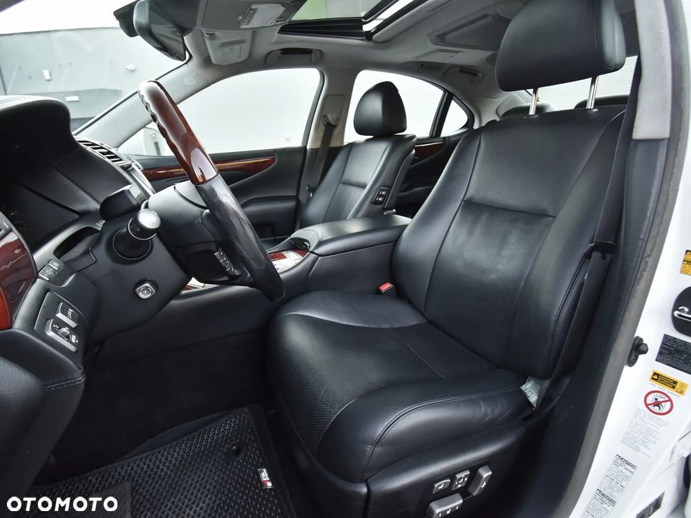 Lexus LS 600h Superior - 17