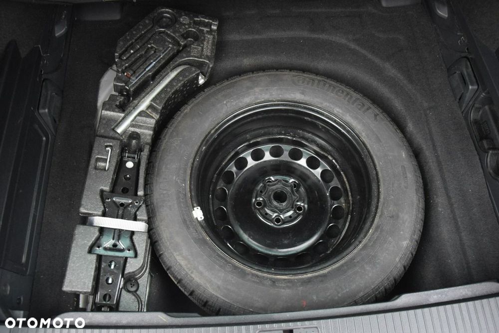 Volkswagen Passat - 17