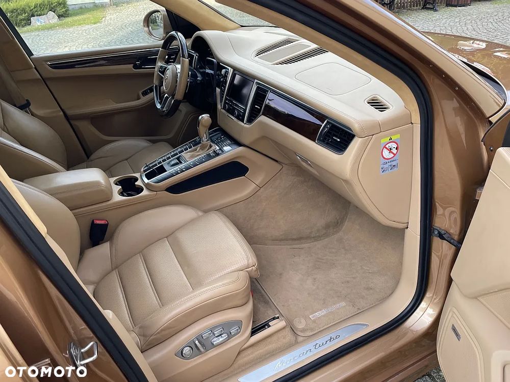 Porsche Macan Turbo PDK - 31