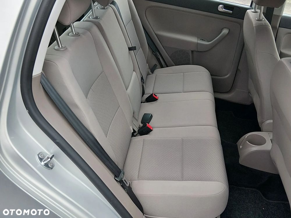 Volkswagen Golf Plus 1.6 Comfortline DSG - 29