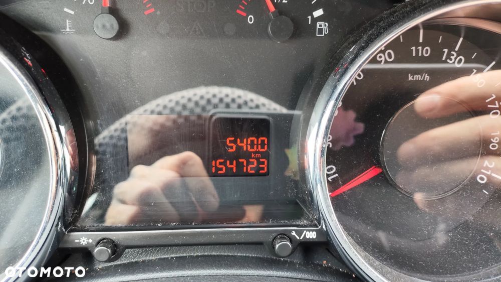 Peugeot 5008 1.6 THP Family - 26