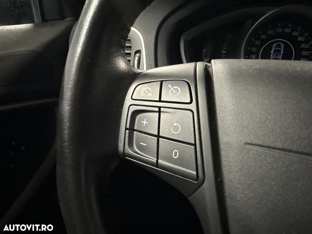 Volvo V40 D3 Geartronic Kinetic - 18