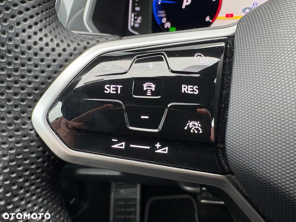 Volkswagen Tiguan - 24