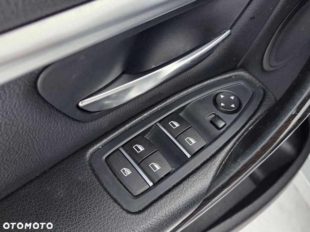 BMW Seria 3 320i xDrive - 13