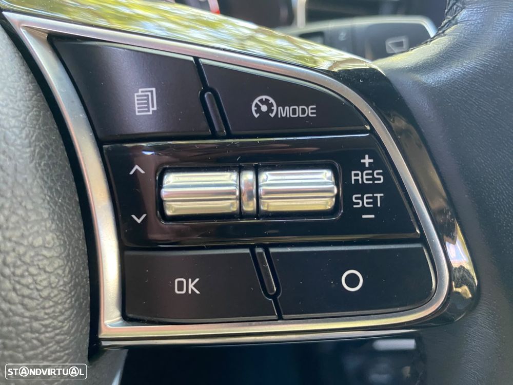 Kia XCeed 1.6 CRDi Tech+SRF - 32